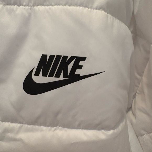 Nike Puffer Coat - Women’s Size Medium - Picture 7 of 12